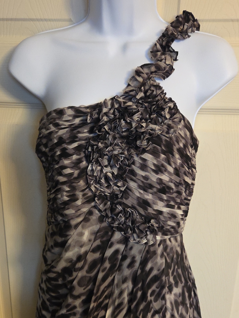 BCBGMaxAzaria One-Shoulder Ruffled Cocktail Dress Size 8 - Picture 9 of 15